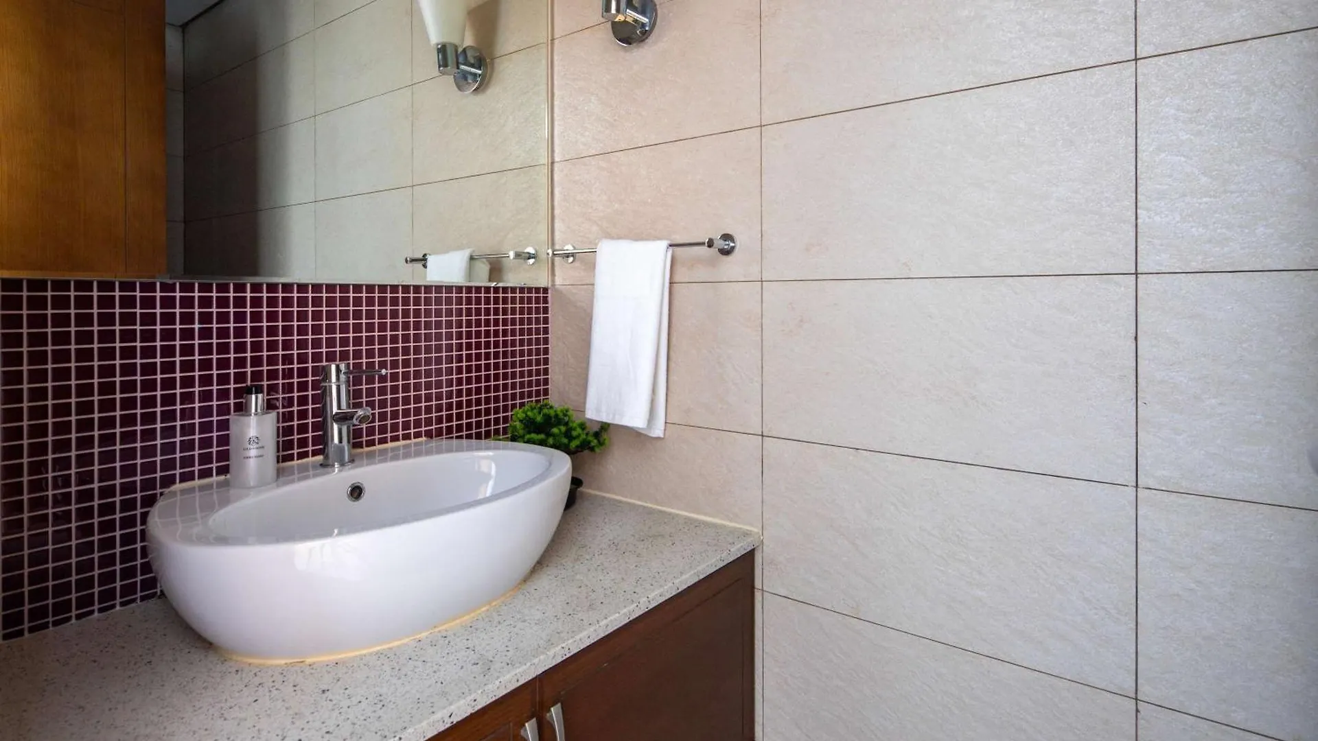 Frank Porter - Marina Residence 3, Palm Jumeirah Dubai