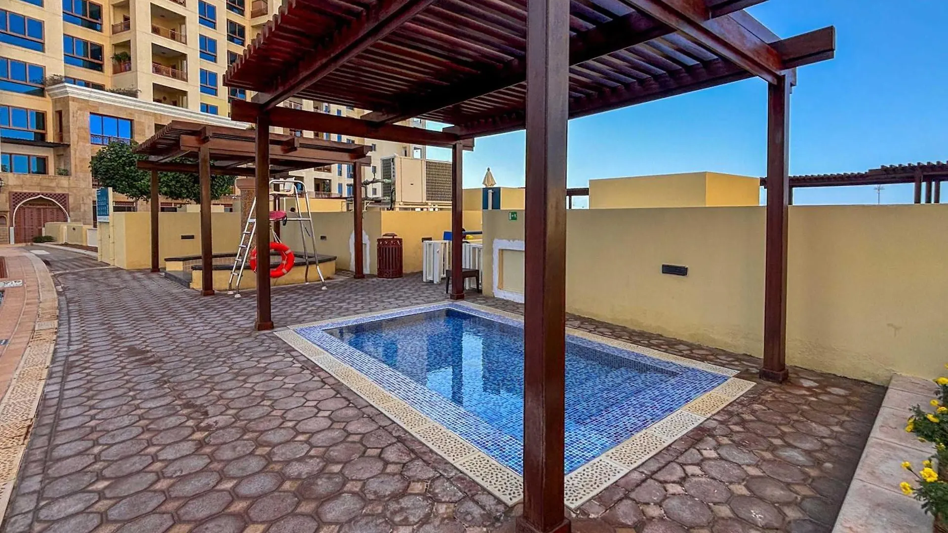 Frank Porter - Marina Residence 3, Palm Jumeirah Dubai