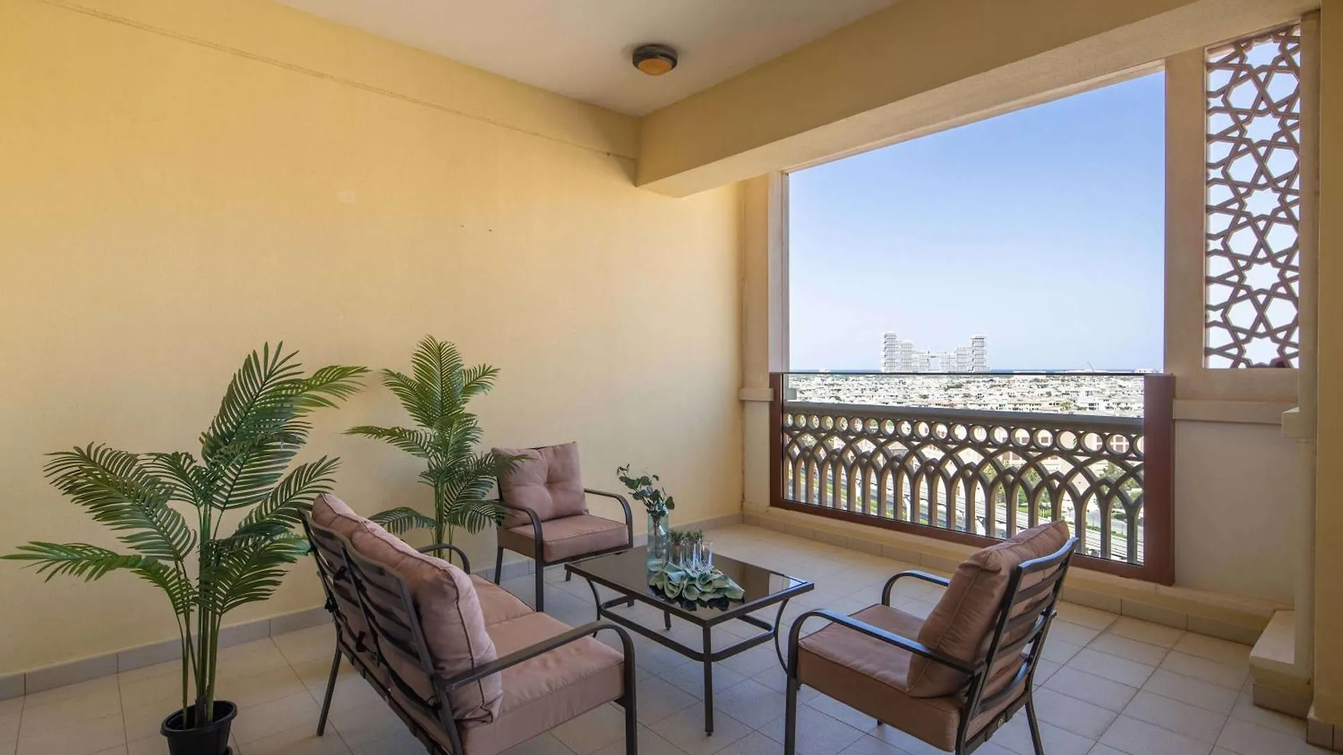 Frank Porter - Marina Residence 3, Palm Jumeirah Dubai Apartment