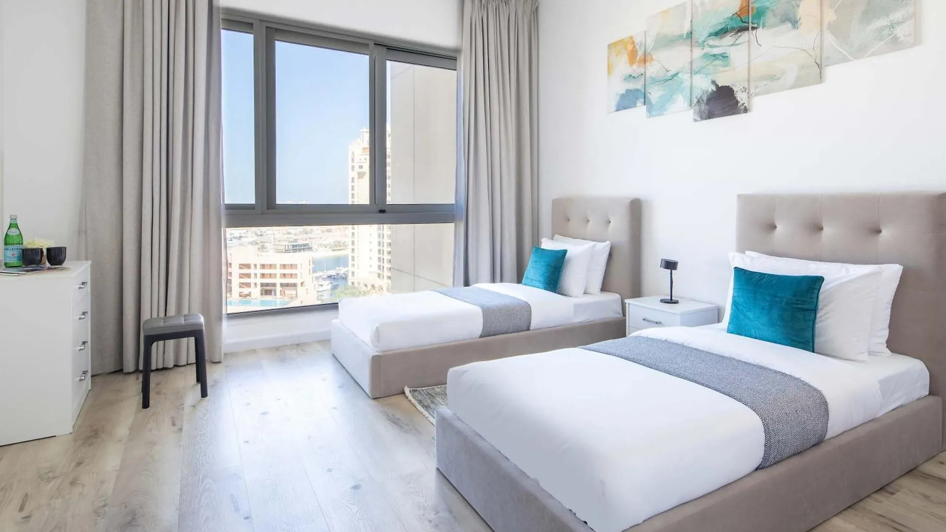 Frank Porter - Marina Residence 3, Palm Jumeirah Dubai Apartment