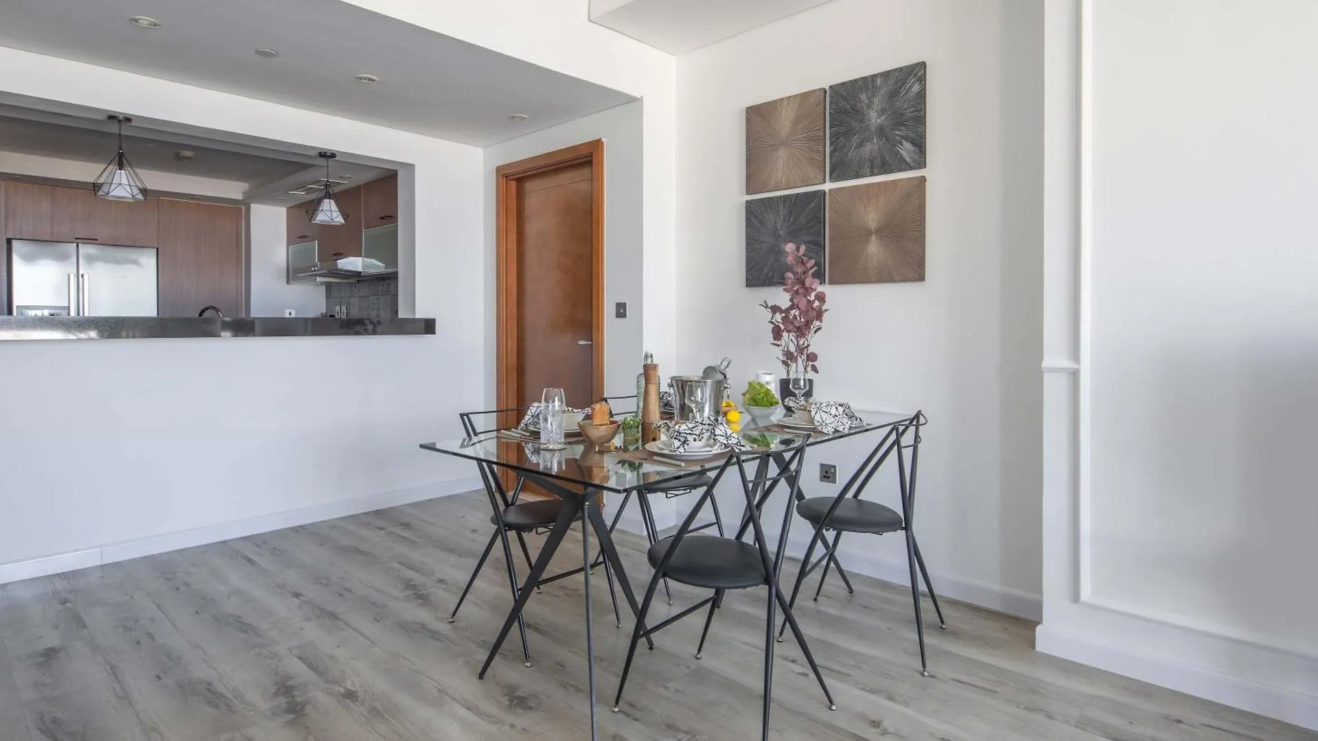 Frank Porter - Marina Residence 3, Palm Jumeirah Dubai Apartment