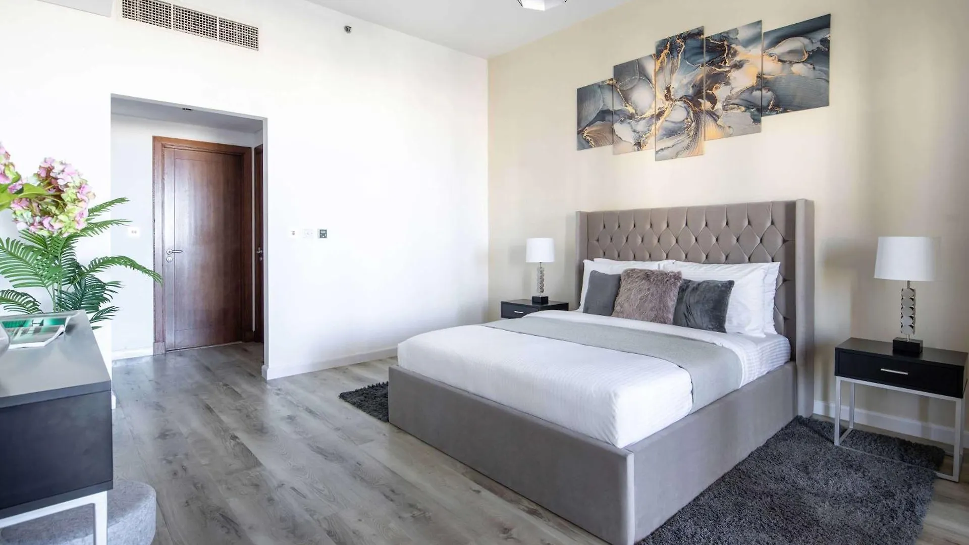 Frank Porter - Marina Residence 3, Palm Jumeirah Dubai 0*,