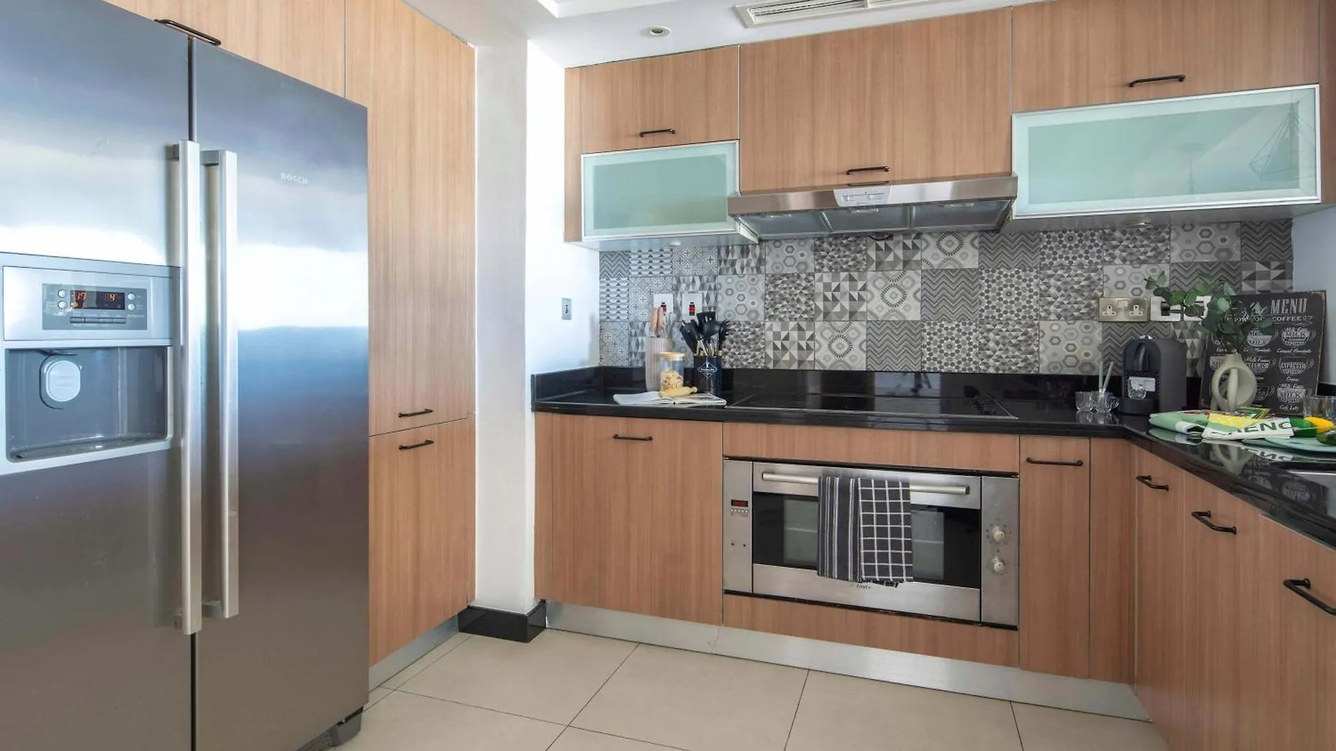 Frank Porter - Marina Residence 3, Palm Jumeirah Dubai