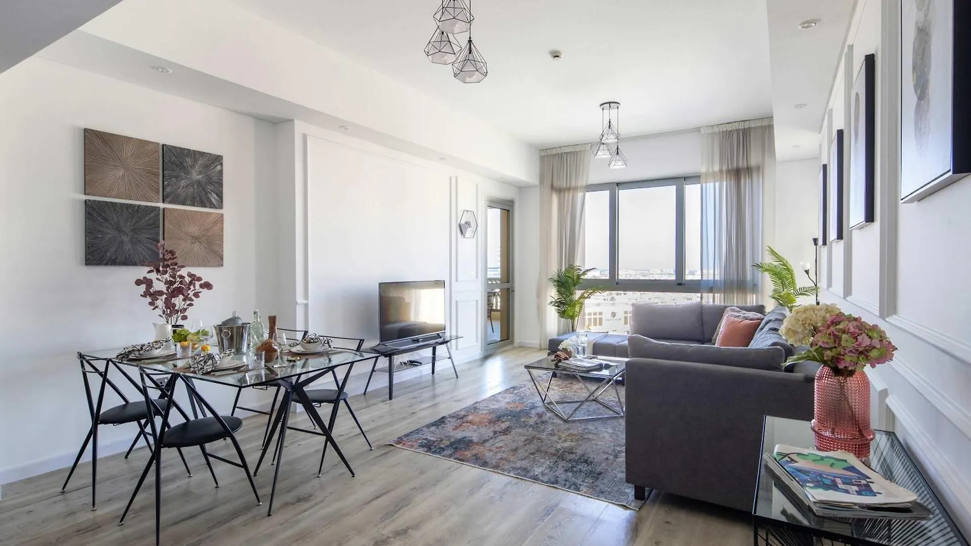 Frank Porter - Marina Residence 3, Palm Jumeirah Dubai United Arab Emirates